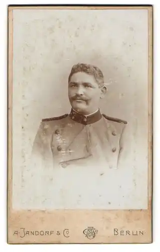 Fotografie A. Jandorf & Co., Berlin, preussischer Jäger in Uniform