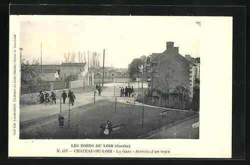 AK Chateau-du-Loir, La Gare -Arrivèe dùn train