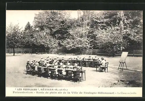 AK Sèvres, Les Peupliers, La Classe au jardin