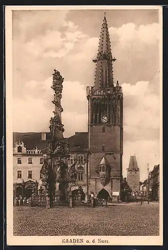 AK Kaaden / Kadan, Marktplatz mit Dreifaltigkeitssäule