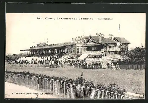 AK Tramblay, Champ de Courses, Les Tribunes