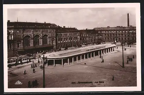 AK Strasbourg, La Gare, Bahnhof und Strassenbahn