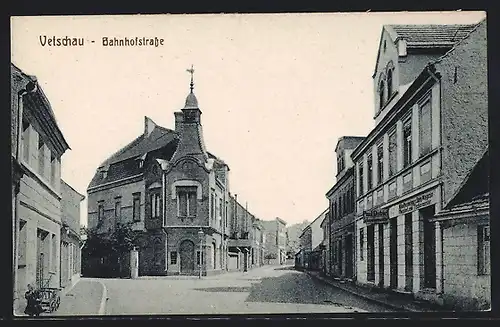 AK Vetschau, Bahnhofstrasse mit Geschäft