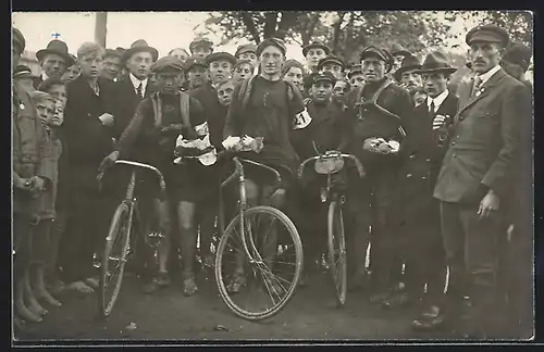 Foto-AK Radsportler des Fahrrad Club Gatzweng /N.