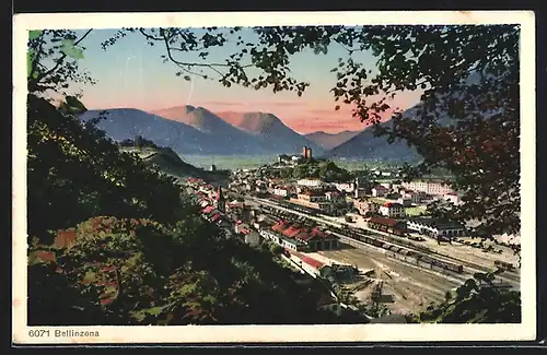 AK Bellinzona, Blick auf die Stadt und den Bahnhof im Vordergrund