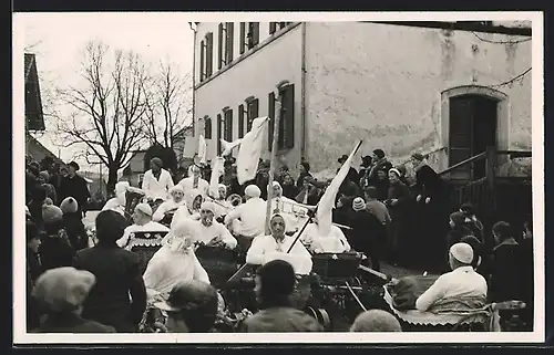 AK Altusried, Fasching, als Babys verkleidete Narren