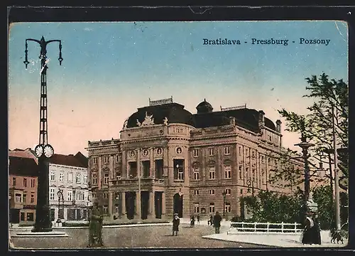 AK Bratislava, Strassenpartie mit Uhrturm