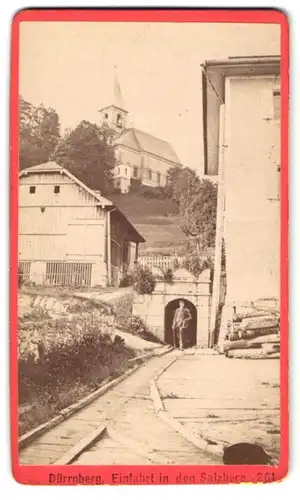 Fotografie F. Würthle, Salzburg, Ansicht Dürrnberg, Einfahrt in den Salzberg mit Bergmann, Pfarrkirche