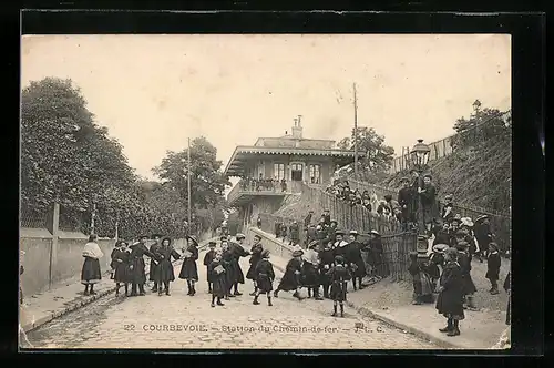 AK Courbevoie, Station du Chemin-de-fer