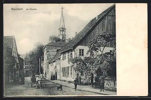 AK Wunstorf, Strassenpartie im Kloster, Pferdefuhrwerk