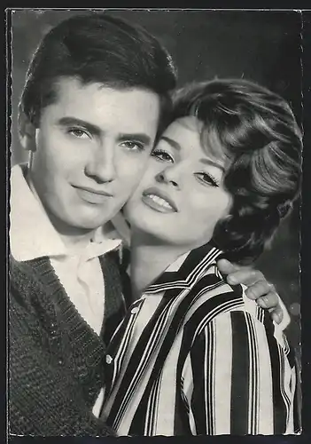 AK Musiker Senta Berger und Rex Gildo Wange an Wange