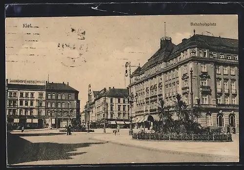 AK Kiel, Bahnhofsplatz mit Bahnhofs-Hotel