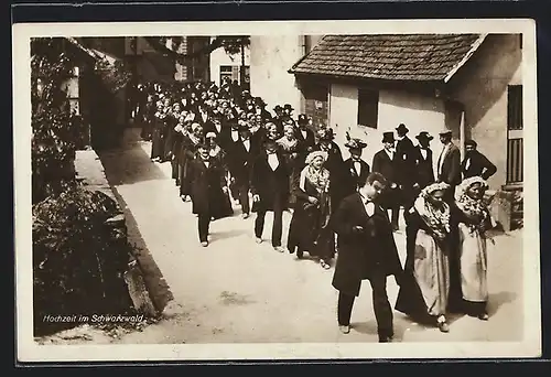 AK Hochzeit im Schwarzwald, Brautpaar und Gäste in traditioneller Tracht