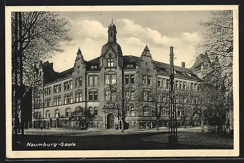 AK Naumburg /Saale, Postschutzschule mit Strassenpartie