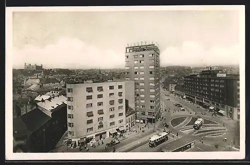 AK Bratislava / Pressburg, Námestí A. Hlinku, A. Hlinka-Platz mit Strassenbahnen