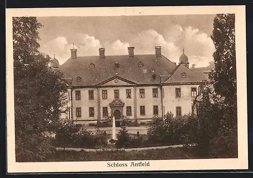 AK Antfeld, Schloss mit Springbrunnen im Vordergrund