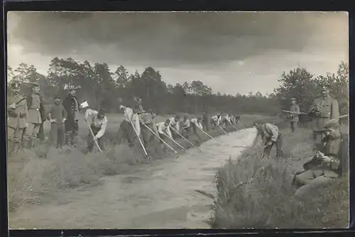 Foto-AK französ. Kriegsgefangene bei Arbeitseinsatz