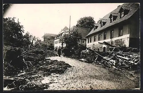 Foto-AK Berggiesshübel, Nach Unwetter zerstörte Ortspartie