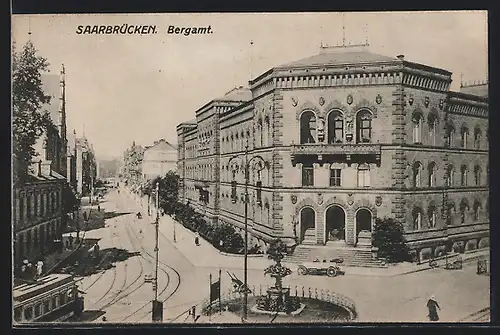 AK Saarbrücken, Ortsansicht mit Bergamt und Strassenbahn