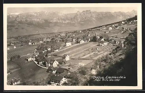 AK Vaduz, Ortsansicht vom Berg aus