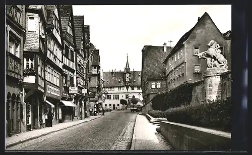 AK Ochsenfurt, Hauptstrasse mit Rathaus und Kriegerdenkmal