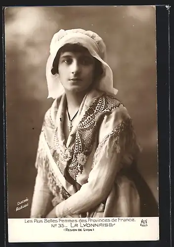 AK Les Plus Belles Femmes des Provinces de France, No. 35 La Lyonnaise