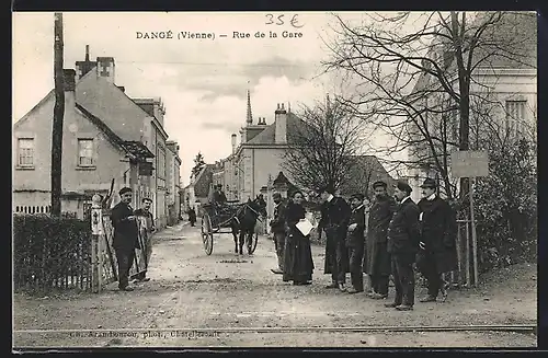 AK Dangé, Rue de la Gare, Strassenpartie