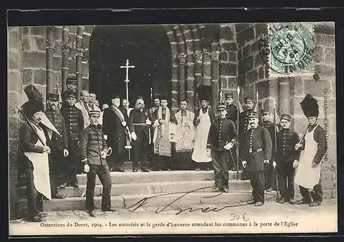 AK Dorat, Ostensions 1904, les autorités et la garde d`honneur attendant les communes à la porte de l`Eglise