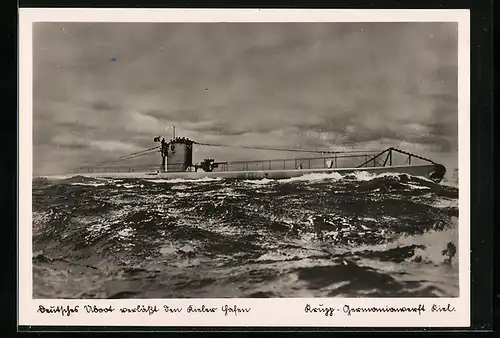 AK Kiel, U-Boot der Kriegsmarine verlässt den Hafen