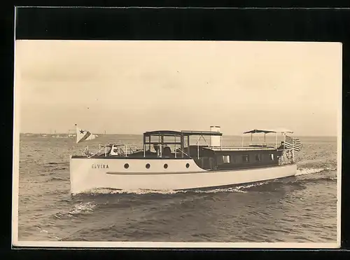 AK Motoryacht Elvira auf dem Wasser