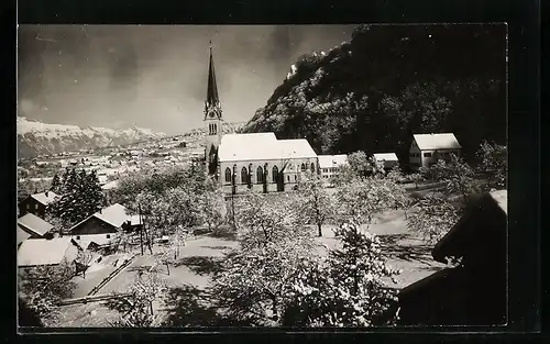 AK Vaduz, verschneite Kirche im Ort