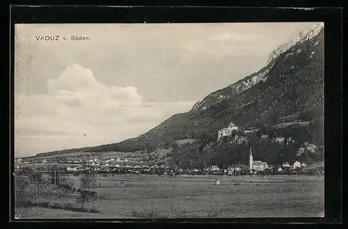 AK Vaduz, Sicht auf den fernen Ort mit Kirche