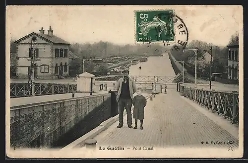 AK Le Guétin, Pont Canal, Frachtschiffe im Kanal vor der Schleuse