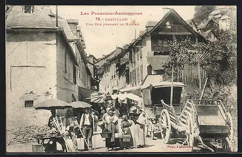 AK Castillon, Une Rue pendant le Marché, Strassenpartie