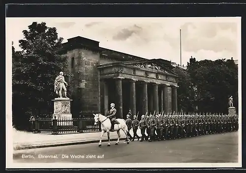 AK Berlin, Ehrenmal, Aufzug der Wache