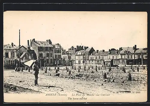 AK Amiens, La Place du Marche aux Chevaux