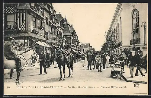 AK Deauville La-Plage-Fleurie, La Rue Gontaut-Biron