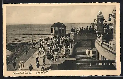 AK Borkum / Nordseebad, Wandelhalle mit Besuchern