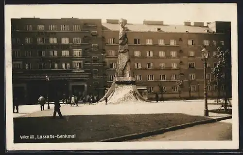 AK Wien, Blick über den Platz mit Lasalle-Denkmal