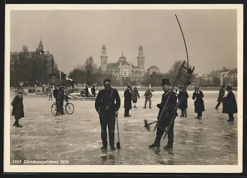 AK Zürich, Schornsteinfeger auf einem zugefrorenen See