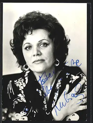 AK Opernsängerin Teresa Kubiak in schwarzer Bluse, mit original Autograph