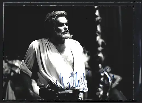 AK Opernsänger Matti Kastu mit offenem Hemd, mit original Autograph