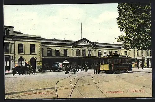 AK Utrecht, Station met Electr. tram, Strassenbahn vor dem Bahnhof