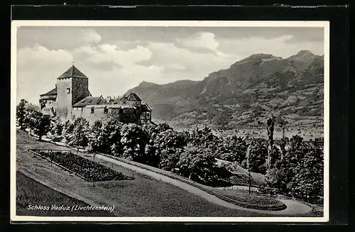 AK Vaduz, Schloss Vaduz mit Serpentinen-Strasse