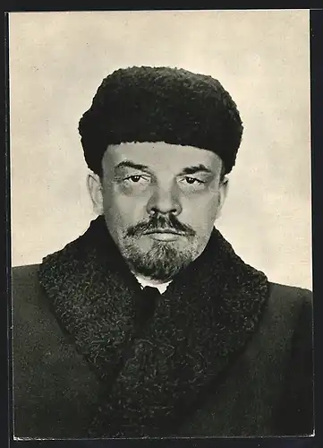 AK Vladimir Iljic Lenin im winterlichen Mantel