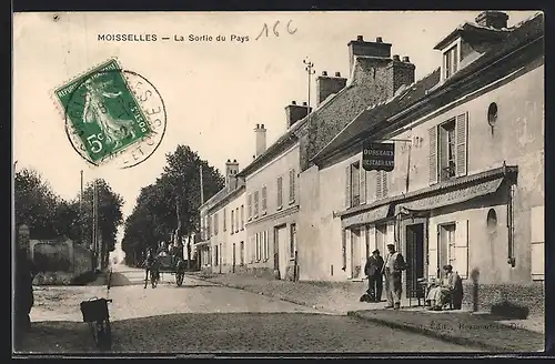 AK Moisselles, la Sortie du Pays