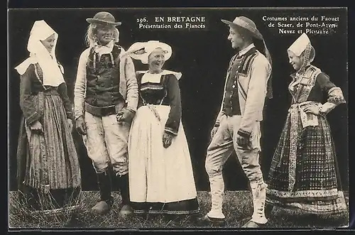 AK En Bretagne, Bretonen in ortstypischer Tracht