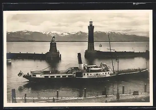 AK Lindau, Bodenseedampfer Königin Charlotte im Hafen mit Blick zu den Alpen