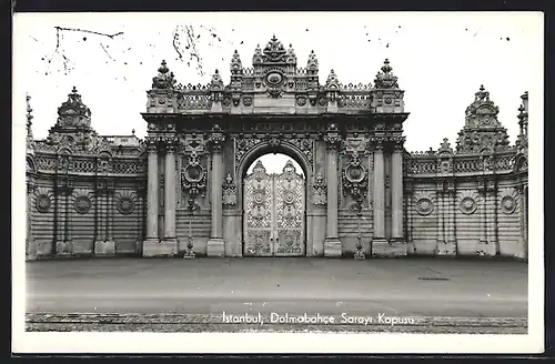 AK Istanbul, Dolmabahce Sarayi Kapusu