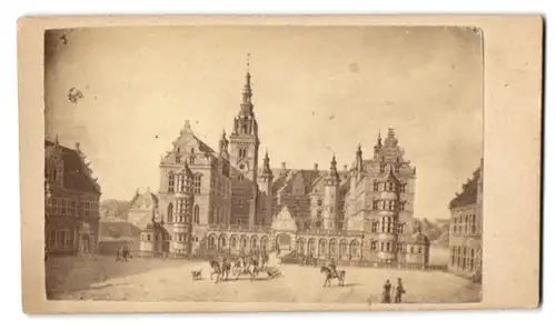 Fotografie unbekannter Fotograf, Ansicht Hillerod, Blick auf das Schloss Frederiksborg nach einem Gemälde, 1864